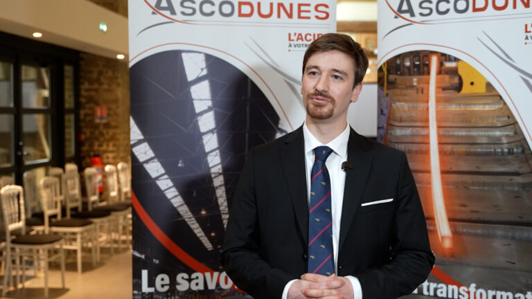 simon v1.00 00 11 04.still001